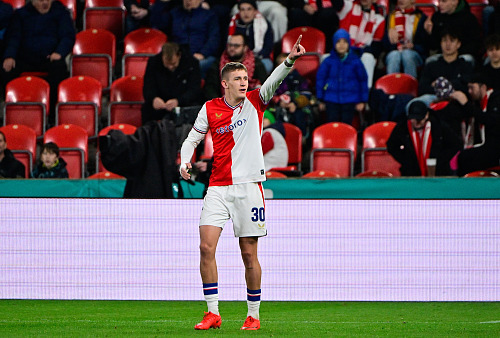 Slávistický záložník Wiktor Nowak slaví gól do sítě Zbrojovky Brno.