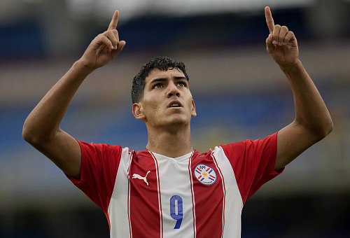 Útočník Allan Wlk se raduje v dresu paraguayské reprezentace do 20 let v zápase...