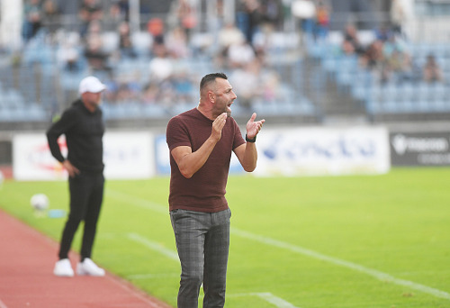 Ústecký trenér David Oulehla během utkání se Slavií B.