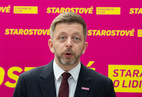 Tisková konference poslaneckého klubu Starostů. Na snímku Vít Rakušan. (3....