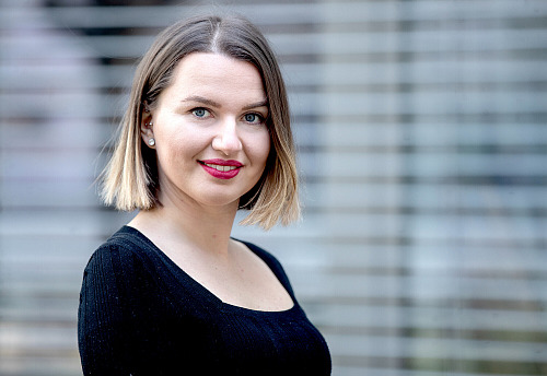Adéla Klečková odbornice na kybernetické válčení a kybernetický aktivismus.