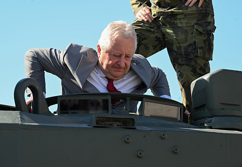 Převzetí posledního tanku Leopard 2A4 u 73. tankového praporu završilo předání...