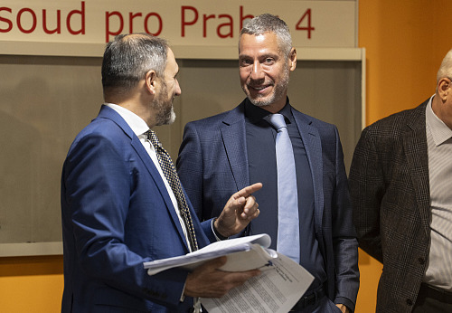 Zlínský podnikatel Michal Redl u obvodního soudu pro Prahu 9, který projednává...