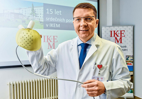 Přednosta Kliniky kardiovaskulární chirurgie IKEM Ivan Netuka představil v...