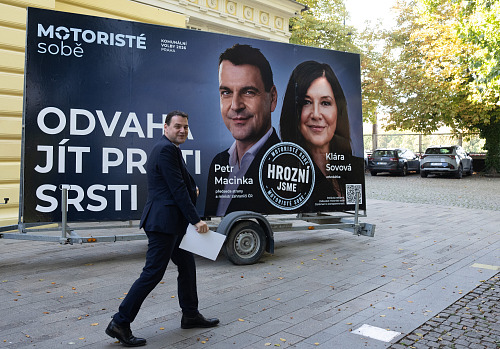 Motoristé na pražském Žofíně zahájili ostrou fázi kampaně před komunálními...