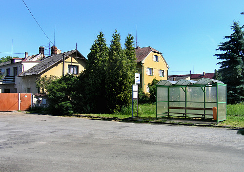 Horní náves v Hrdlořezích u Mladé Boleslavi
