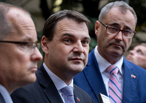 Motoristé sobě se setkali s premiérem Babišem a ministryní financí Alenou...