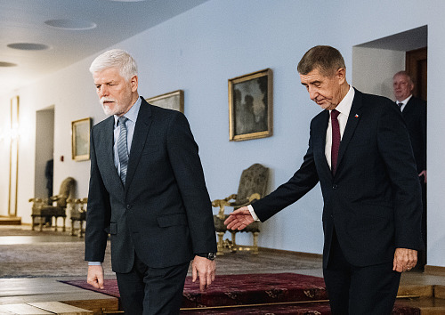 Premiér Andrej Babiš dorazil na schůzku s prezidentem Petrem Pavlem na Pražský...