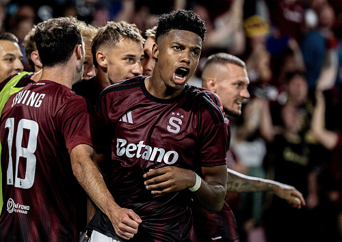 John Mercado vítěznou trefou proti Lyonu rozbouřil Letnou.