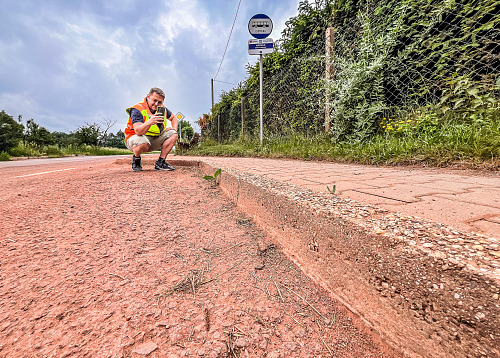 Zastávka na Babí. Pracovník městského úřadu Tomáš Dohnal k běžné práci ještě...