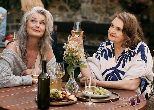 Pavlína Pořízková a Eva Holubová ve filmu Bardotky (2026)