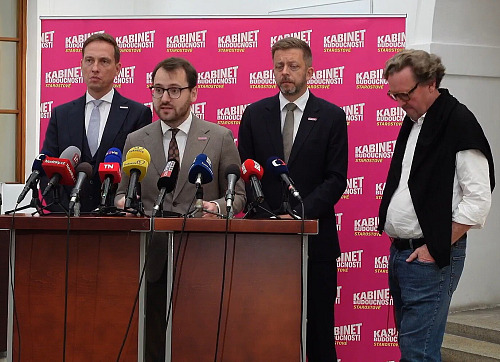 Předseda STAN Vír Rakušan, místopředseda Karel Dvořák, poslanec Jan...