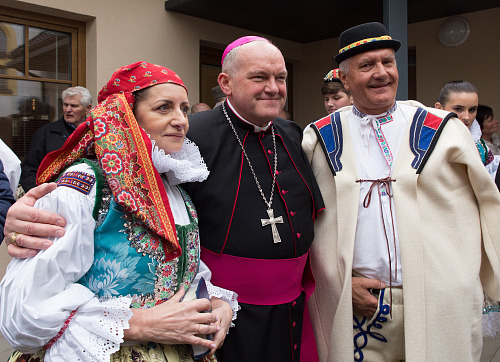 Olomoucký arcibiskup Josef Nuzík ve Strání.