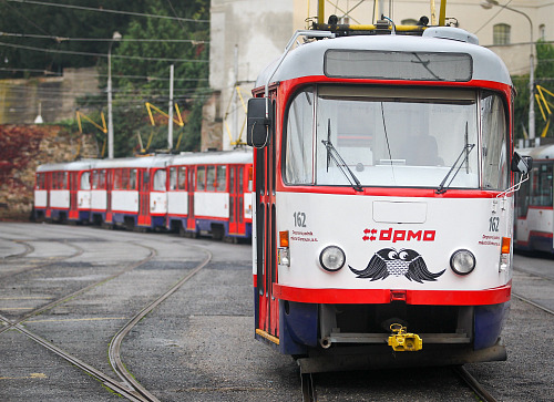 Olomoucký dopravní podnik nadále využívá tramvaje T3, které přitom nyní slaví...