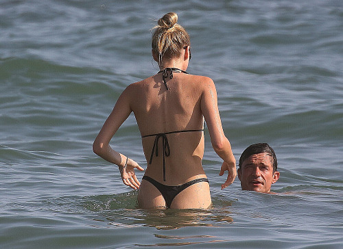 Orlando Bloom a Luisa Laemmelová tráví dovolenou v Itálii (červenec 2026)