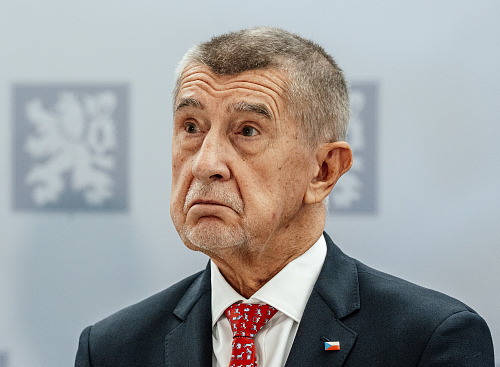Premiér Andrej Babiš před odletem české delegace na summit NATO v Ankaře (7....