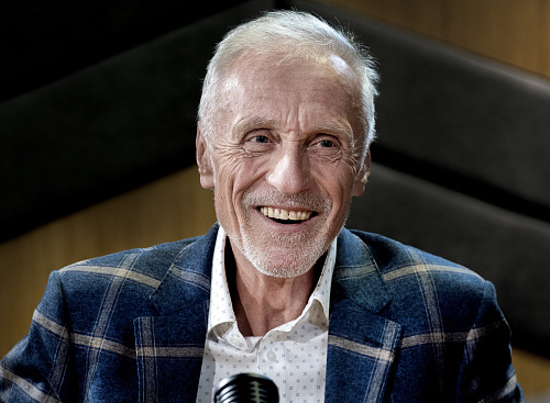Hostem pořadu Rozstřel je Mirek Topolánek, bývalý premiér ČR.