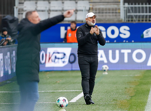 Slávistický trenér Jindřich Trpišovský během utkání v Jablonci