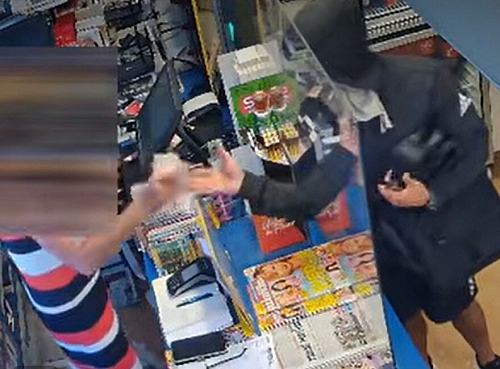 Lupič nejdříve přepadl trafiku v Písku.