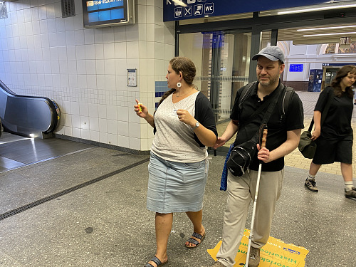 Odborníci z Tyfloservisu pomáhali nevidomým orientovat se v nově...