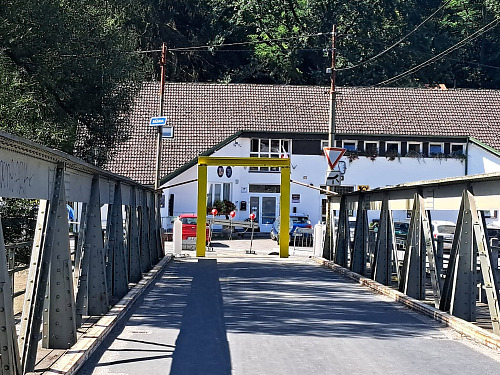 Most přes Sázavu v Kamenném Přívozu před rekonstrukcí. (léto 2026)
