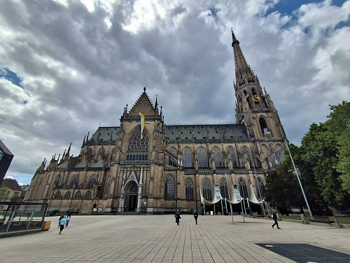 Mariendom je největším kostelem v celém Rakousku (24. června 2026).