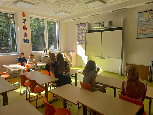 Na ZŠ v Hluboké nad Vltavou otevřeli nový pavilon za 133 milionů korun. (31....