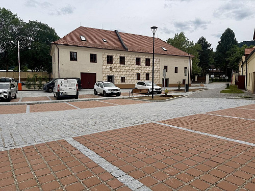 Průtahy při rekonstrukci měly vzniknout i vinou města. Investor s ním řešil...