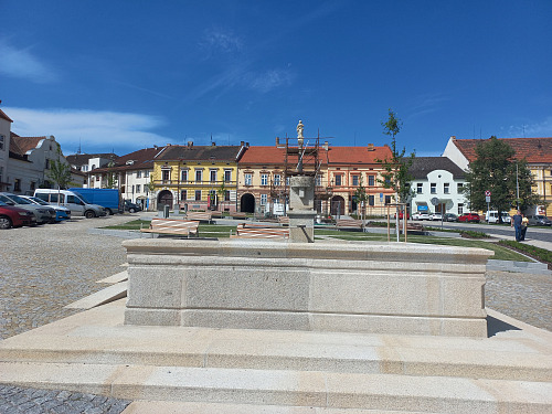 O návrat kašny na volyňské náměstí se zasloužil restaurátor Lukáš Černý. Všiml...