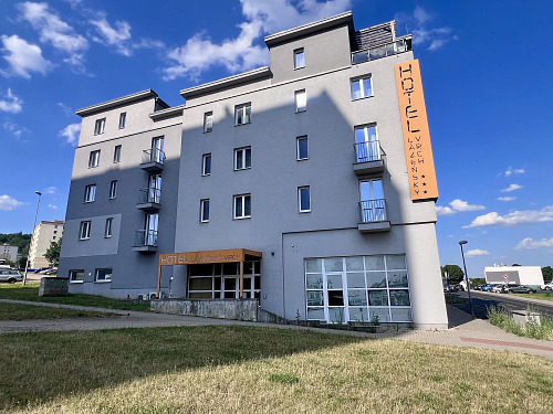 Budova bývalého hotelu Lázeňský vrch v Litvínově (červen 2026)