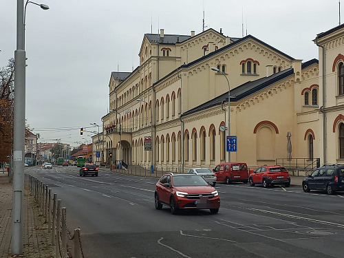 Komunikace u vlakového nádraží v Teplicích patří k problémovým místům, kde...