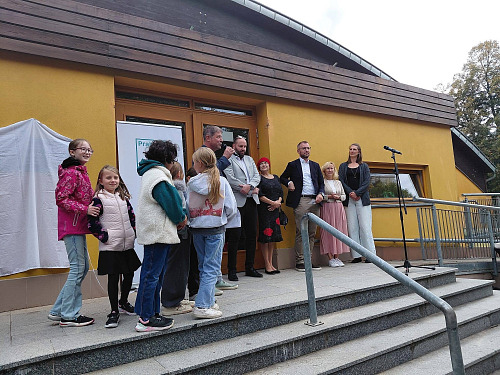 Slavnostní odhalení pamětní desky sportovní gymnastce Věře Čáslavské na...