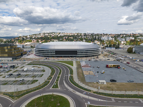 Multifunkční T Arena, kterou dělníci dokončují v areálu brněnského výstaviště....