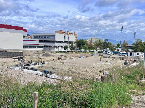 Výstavba druhé sportovní haly v Mostě. (září 2026)