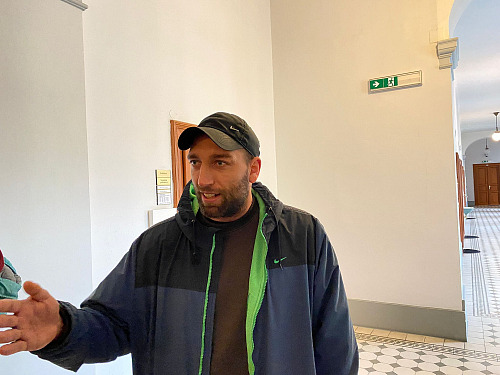 Tomáš Čermák u Krajského soudu v Plzni (27. března 2023)