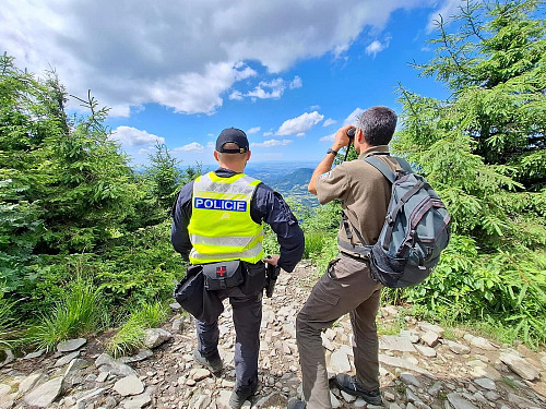 V hlavní turistické sezoně letos hlídkují v Beskydech spolu se strážci přírody...