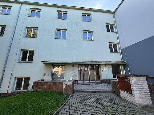 Ubytovna v Nádražní ulici v Lovosicích se změní na byty. (září 2026)