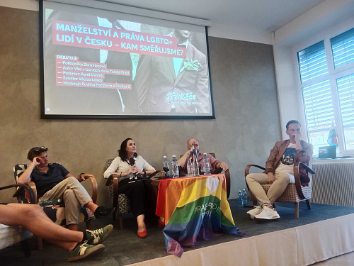 Debata Manželství a práva LGBTQ+ lidí v Česku - kam směřujeme? v rámci Prague...