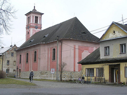 Velká voda poničila i kostel v Kobylé nad Vidnavkou.