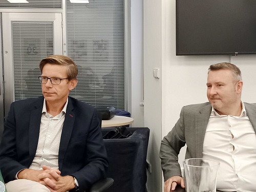 Předseda ODS Martin Kupka a místopředseda PAvel Drobil při setkání s novináři