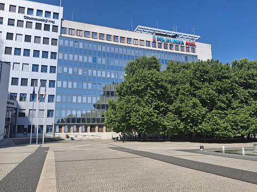 Budova Polikliniky AGEL v Olomouci u hlavního nádraží.