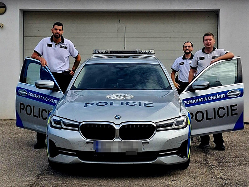 Policisté z dálničního oddělení Borek - Michal Kubeš, Lukáš Cypřiš a Tomáš...