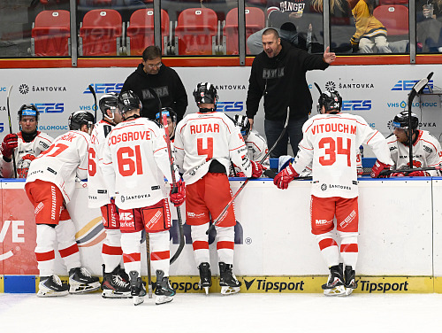 Nespokojení trenéři Olomouce, Petr Fiala (vlevo) a Petr Svoboda, během zápasu s...