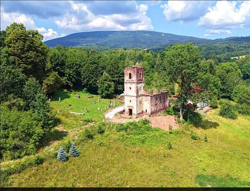 Práce na záchraně evangelického kostela v Rudníku