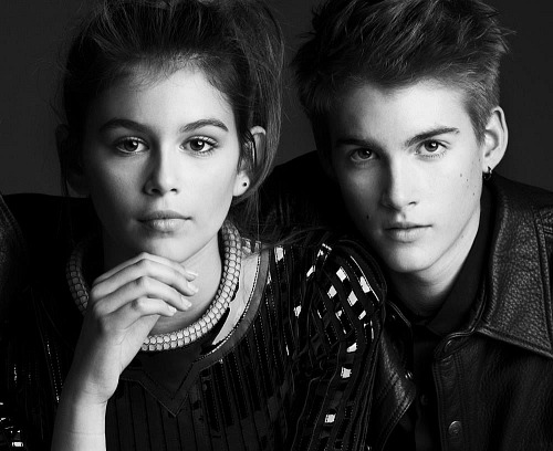 Děti topmodelky Cindy Crawfordové Kaia a Presley měli smlouvu s modelingovou...