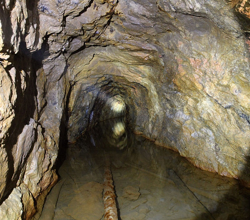 U Zlatých Hor na Jesenicku mohou turisté vyrazit do Poštovní štoly, která kdysi...