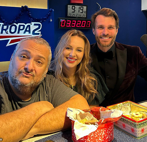 Patrik Hezucký, Katka Říhová a Leoš Mareš při vysílání Ranní show