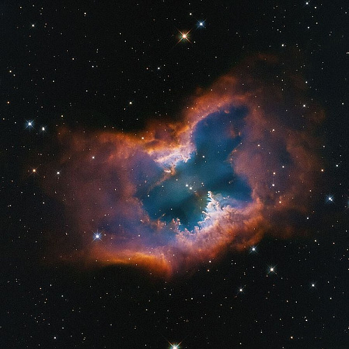 Tento snímek z HST zachycuje krásu planetární mlhoviny NGC 2899, která je...