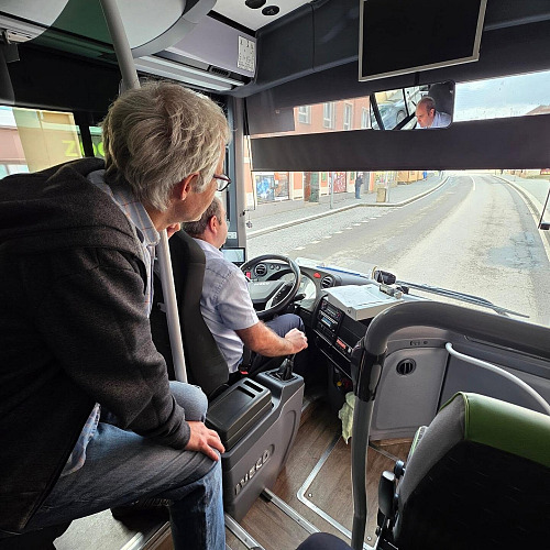 Testovací jízda se vydařila, autobus se dostal všude.