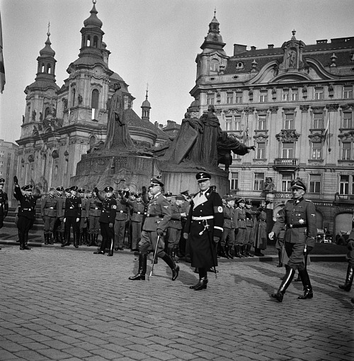 Neurath v metropoli. Staří nacisté aristokrata von Neuratha nesnášeli,...